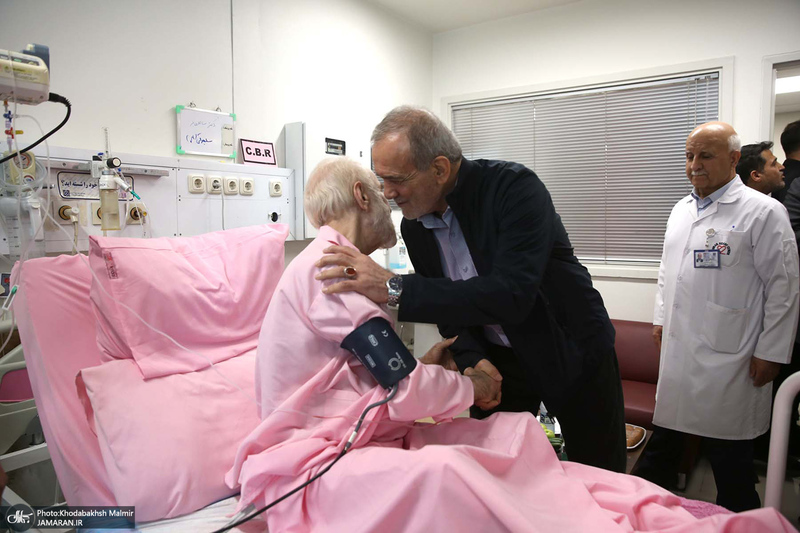 عیادت رئیس جمهوری از سید محمد خاتمی