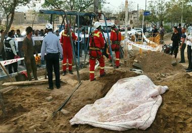 کارگر کاشانی زیر آوار گودال فاضلاب شهری جان‌باخت