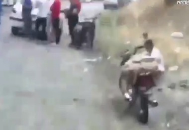  ریختن گازوئیل وسط جاده چالوس، برای جذب مشتری خودروهای امدادی؟!
