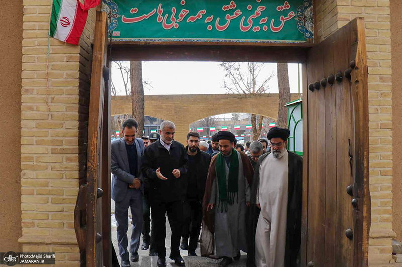 حضور علی نیکزاد در بیت و زادگاه امام خمینی (س)