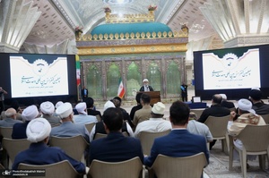 ادای احترام مهمانان خارجی کنفرانس وحدت اسلامی به مقام شامخ حضرت امام خمینی (س)