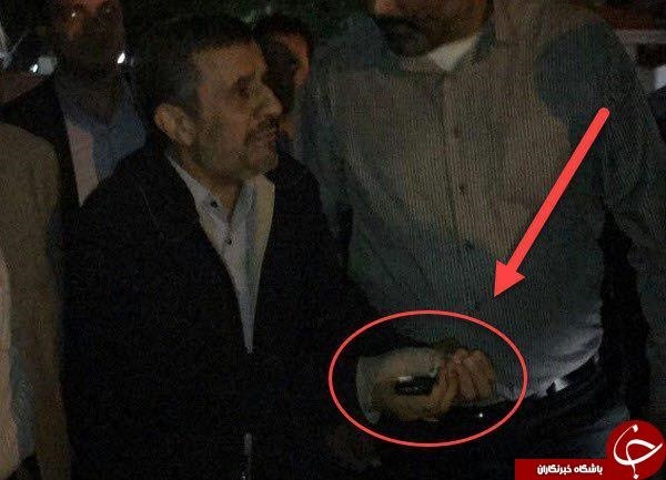 ماجرای دست باندپیچی شده احمدی‌نژاد چه بود؟+عکس
