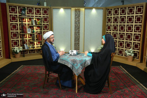 بازدید سرپرست موسسه تنظیم و نشر آثار حضرت امام خمینی(ره) از نمایشگاه کتاب