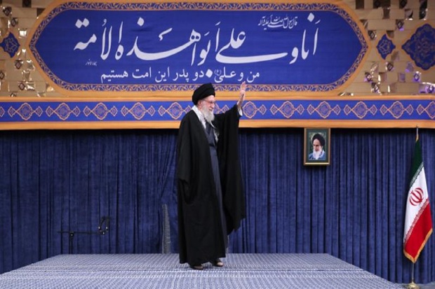 Leader hails bazaaris as most loyal to Islamic Republic, says foes behind currency devaluation