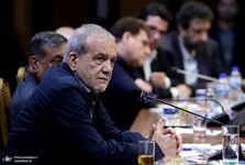 پزشکیان: نباید به نام دفاع از رهبری، تصویری غیرواقعی از ایشان به جامعه ارائه شود، همانگونه که درباره رهبری شهید نیز همین گونه عمل کردند/ آثار وفاق امروز در عالی‌ترین سطوح نظام به روشنی قابل مشاهده است/ دولت هرگز مدعی بی‌خطا بودن نیست