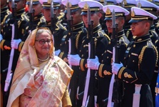 نخست وزیر بنگلادش استعفا و به هند فرار کرد/ معترضان مقر نخست وزیری را تصرف کردند
