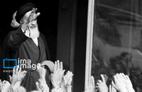 دیدار مردم با امام در مدرسه علوی (8)