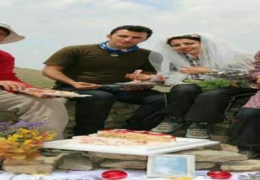 جشن ازدواج زوج کوهنورد تکابی در قله 3350متری کوه بلقیس