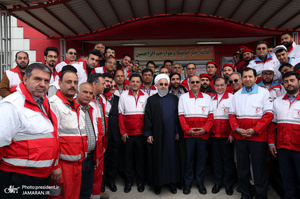 بازدید روحانی از ایستگاه سلامت اورژانس و پایگاه امداد و نجات جاده ای