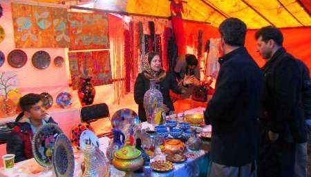 نمایشگاه صنایع دستی و سوغات استان های کشور در مریوان برپا شد