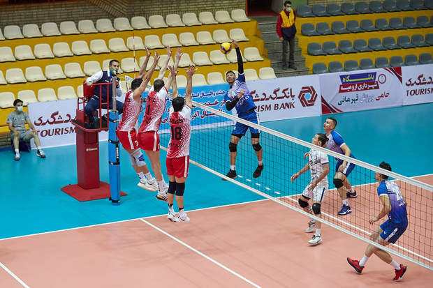 شهرداری ارومیه جای سپاهان را در رتبه دوم جدول گرفت/ برتری هراز آمل مقابل شهرداری ورامین
