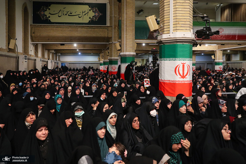 دیدار جمعی از رأی اولی‌ها و خانواده‌های شهدا با رهبر معظم انقلاب