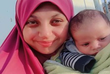 گزارش گاردین: زایمان در سایه جنگ و قحطی؛ روایت مادری از آوارگی، گرسنگی و تولد در غزه