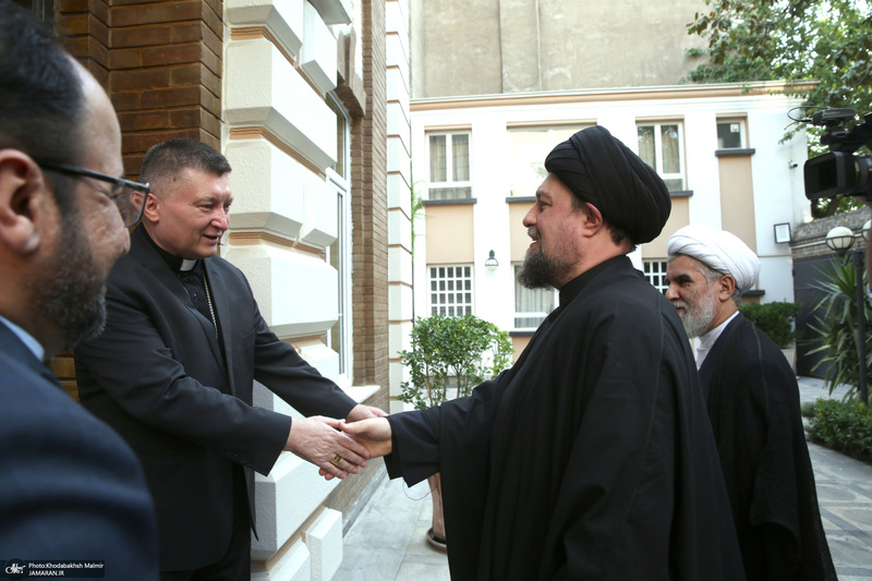 حضور سید حسن خمینی در سفارت واتیکان
