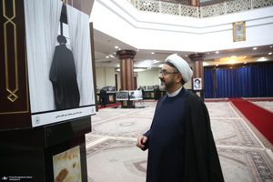 بازدید سید حسن خمینی از نمایشگاع عکس امام امت