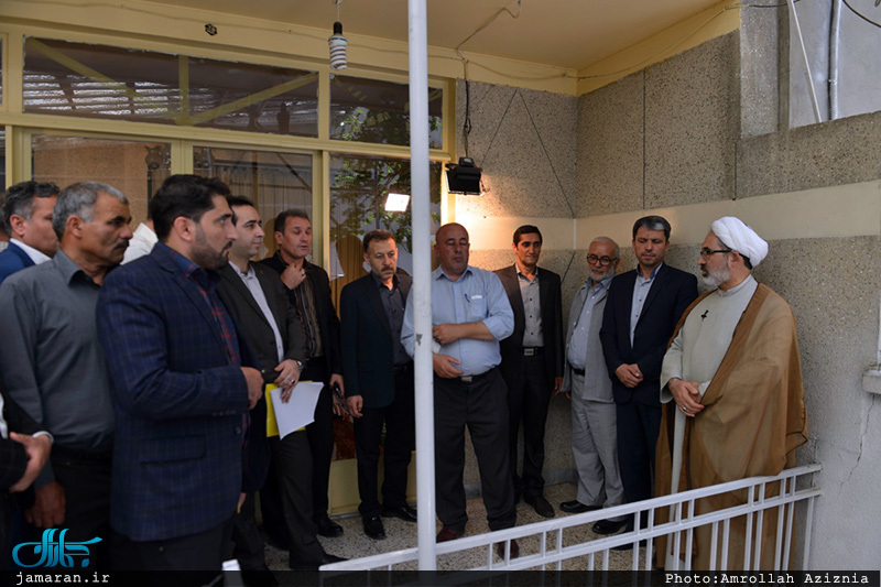 بازدید جمعی از کار کنان حرم امام(س) از حسینیه جماران