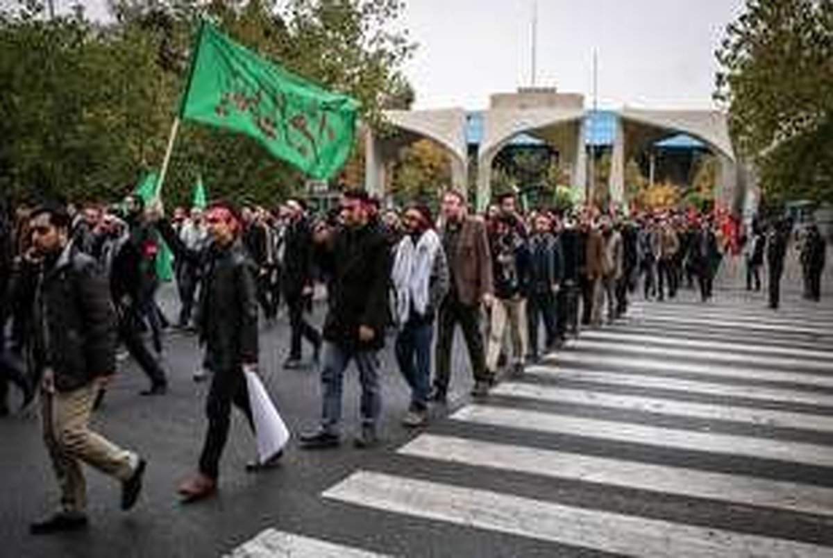 حرکت دسته عزاداری دانشجویان از دانشگاه تهران تا بیت رهبری