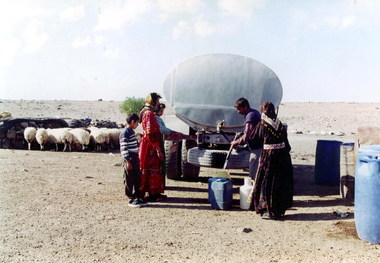 آبرسانی با تانکر به مناطق عشایری خوزستان شروع شد