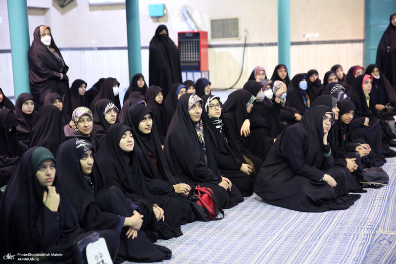 بازدید جمعی از دانش آموزان از بیت امام خمینی (س) در جماران 1