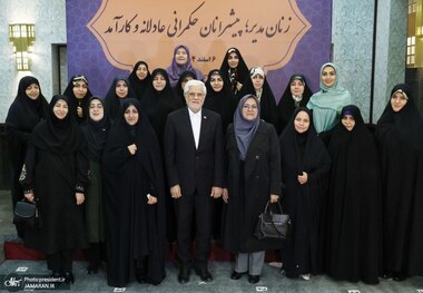 نشست معاون اول رئیس‌جمهور با بانوان مدیر ارشد دولتی/ عارف: برخی قوانین مردمحورند و باید اصلاح شوند/ زنان سرداران واقعی حوزه علم و فناوری‌اند/ اگر از این ظرفیت به‌خوبی استفاده نشده، بخشی از آن به ضعف سیاست‌گذاری و عملکرد مدیریتی بازمی‌گردد