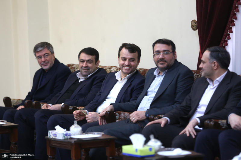 دیدار وزیر اقتصاد  جمعی از مدیران بانک ها با سید حسن خمینی
