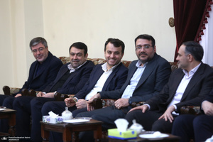 دیدار وزیر اقتصاد  جمعی از مدیران بانک ها با سید حسن خمینی
