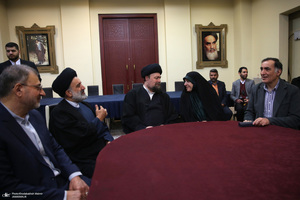 دیدار ئیس بنیاد شهید و جمعی از معانین با سید حسن خمینی
