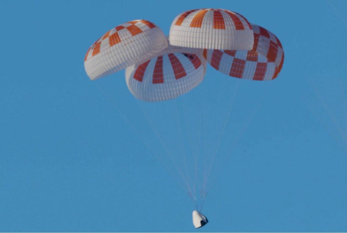 اسپیس ایکس ۱۳ بار سیستم چتر نجات کپسول فضایی را آزمایش کرد