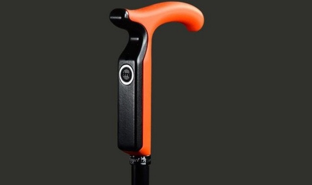 عصای هوشمندی که به کمک سالمندان می‌‎آید
