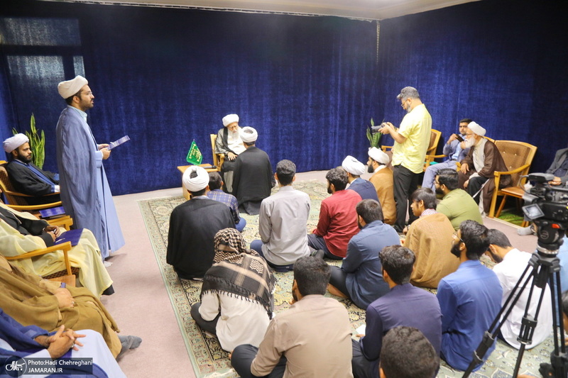 مراسم جشن عید غدیر و عمامه‌گذاری طلاب در بیت مراجع  تقلید و علما