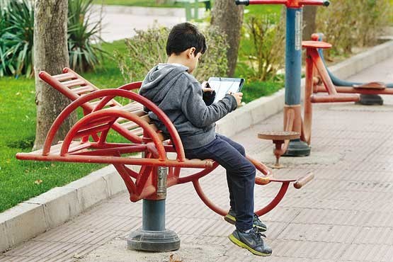 پسر 9 ساله: با زنی شاغل ازدواج می‌کنم تا برایم پول بیاورد مثل بابا!
