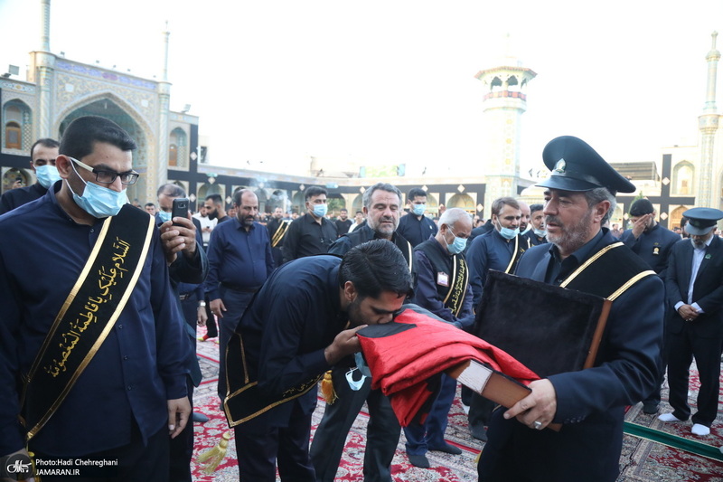 مراسم تعویض پرچم حرم حضرت معصومه (س) در شب اول ماه محرم‎‎