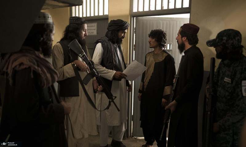 بازگشت گشت‌های طالبان به خیابان‌های کابل به روایت یک عکاس خبری