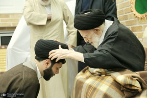 عمامه گذاری طلاب توسط مراجع عظام تقلید در روز میلاد امام علی (ع)‎