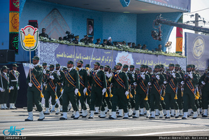 مراسم رژه نیروهای مسلح در جوار حر مطهر امام خمینی(س)