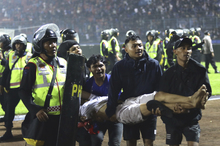 تعداد کشته های فاجعه فوتبال در اندونزی به 174 نفر سید