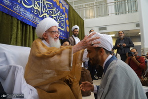 مراسم عمامه گذاری طلاب روز ولادت پیامبر اکرم (ص) و امام جعفر صادق (ع) در بیوت مراجع