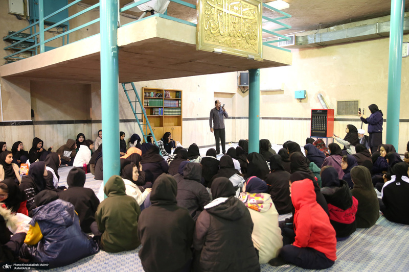 ورکشاپ هنر ی دانش آموزان هنرستان یادگار امام در حسینیه جماران