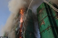 تصاویری از آتش‌سوزی گسترده در هنگ کنگ  (7)