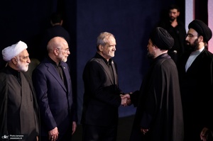 ادای احترام بیت امام خمینی به رهبر شهید انقلاب