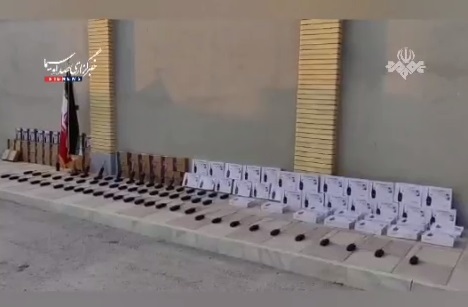 کشف محموله سنگین ریزپرنده و بی‌سیم در هرمزگان‌ / ۴۰۲ عدد انواع ریزپرنده و ۲۲۲۴ دستگاه بیسیم حرفه‌ای + فیلم 