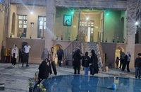 بازدید گردشگران نوروزی از بیت و زادگاه حضرت امام (س) در شب عید سعید فطر + تصاویر