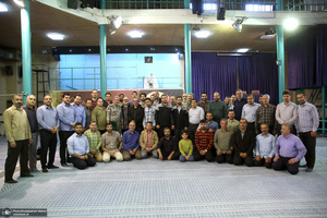 بازدید جمعی از کارکنان بنیاد تعاون وزارت دفاع از بیت امام خمینی در جماران