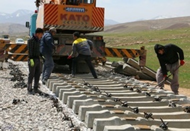 قدردانی قاضی‌پور از دولت در تکمیل راه‌آهن ارومیه!
