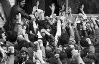 دیدار مردم با امام در مدرسه علوی (11)