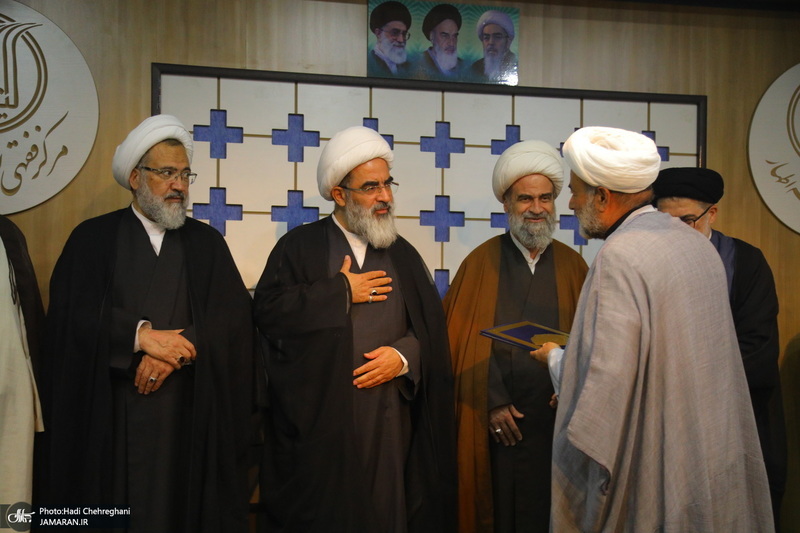 مراسم روز معلم و تجلیل از اساتید حوزوی در مجتمع آموزشی پژوهشی ائمه اطهار (ع)‎