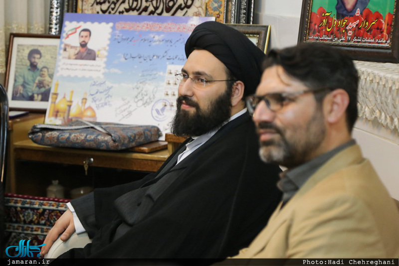 دیدار سید علی خمینی با خانواده شهیدان مهدی زین الدین و محمد جواد دل آذر