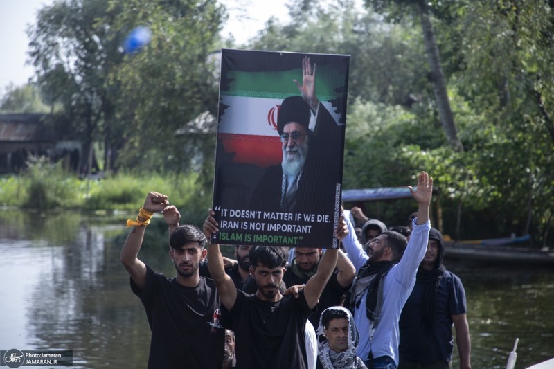 عزاداری سنتی کشمیری‌ها روی قایق