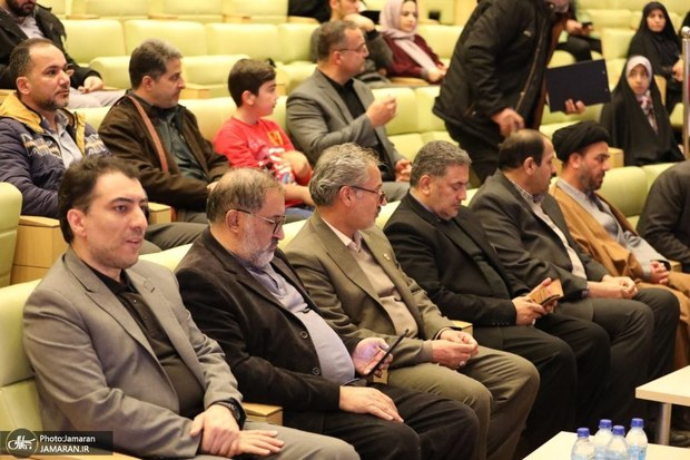 نشست شاعران و هنرمندان در سومین روز دومین هفته فرهنگی بر آستان آفتاب/ عارف نیا: برخی نهادهای فرهنگی از تبیین اندیشه امام غفلت می ورزند