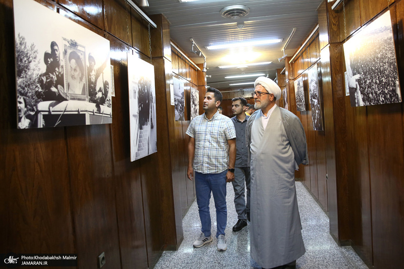 بازدید جمعی از دانشجویان دانشگاه سهند تبریز و دانشگاه شهید عباسپور تهران از بیت امام خمینی (س)